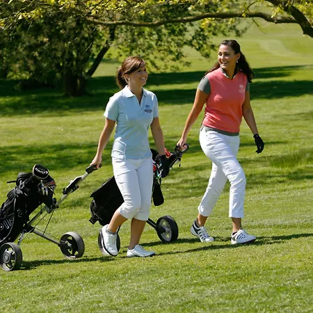 فندق Strandgruen Golf- & 3*